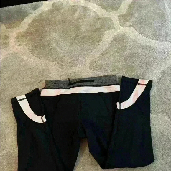 Lululemon Run: Inspire Crop  
Black / White - Picture 3 of 4